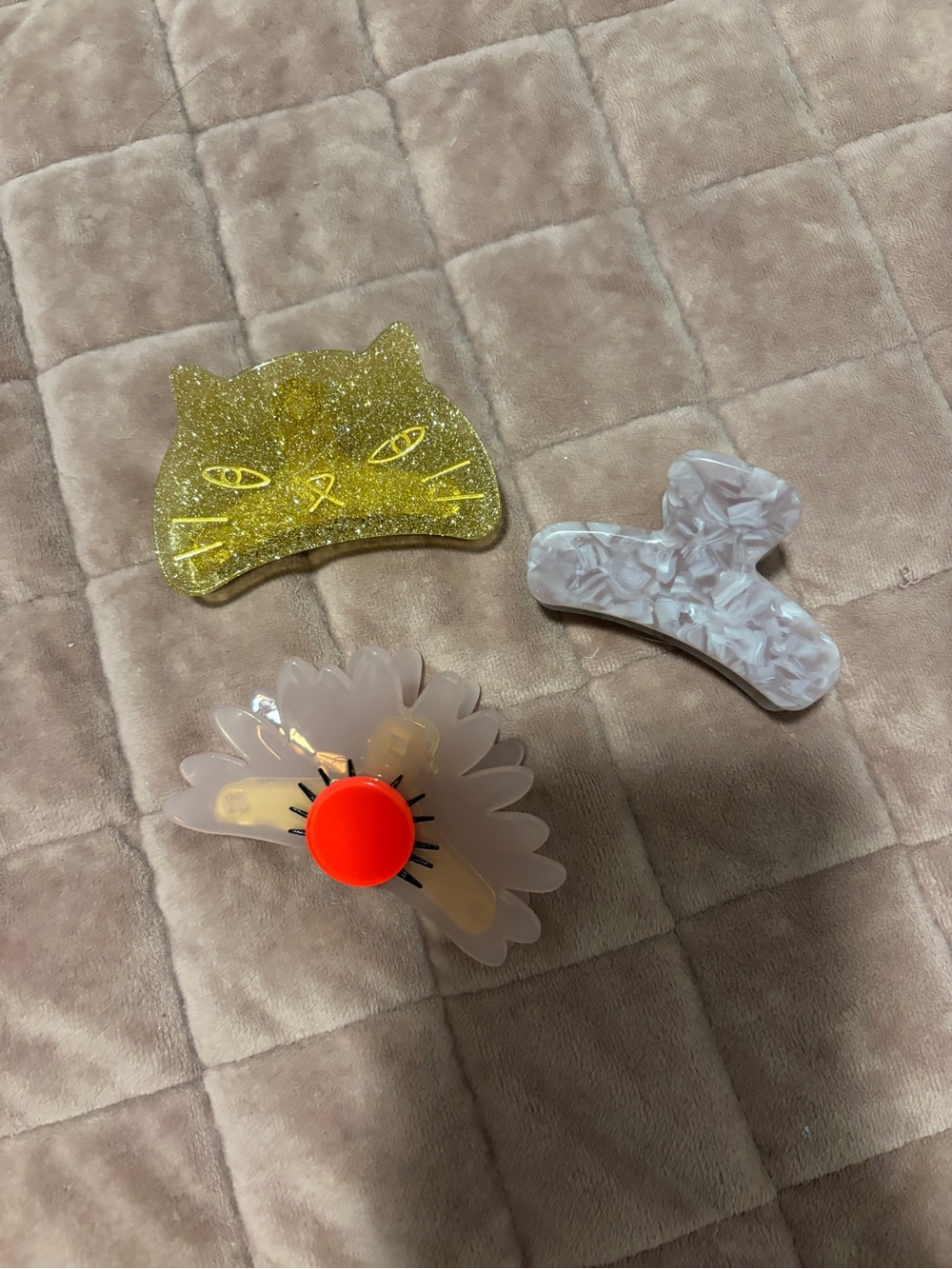 Set of three claw clips